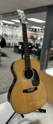 Martin Guitars - 000-28 V18